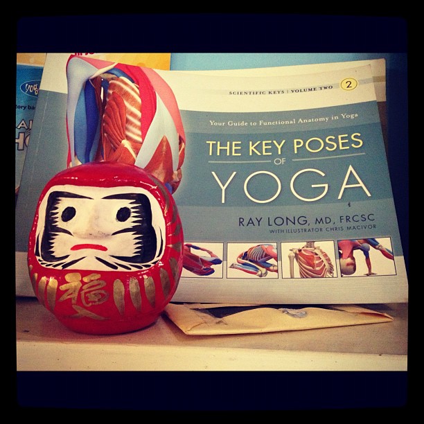 Daruma exploring yoga