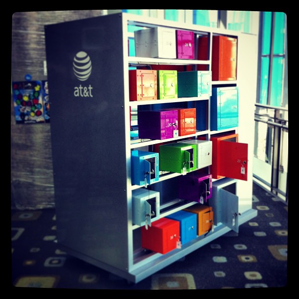 { #SXSW2013} Vibrant lockers serving to our recharging needs～＊ 私たちの充電ニーズを鮮やかに満たしてくれています！ロッカー式なので、チャージしている間、熱々のpretzelでも買いに行こう♪