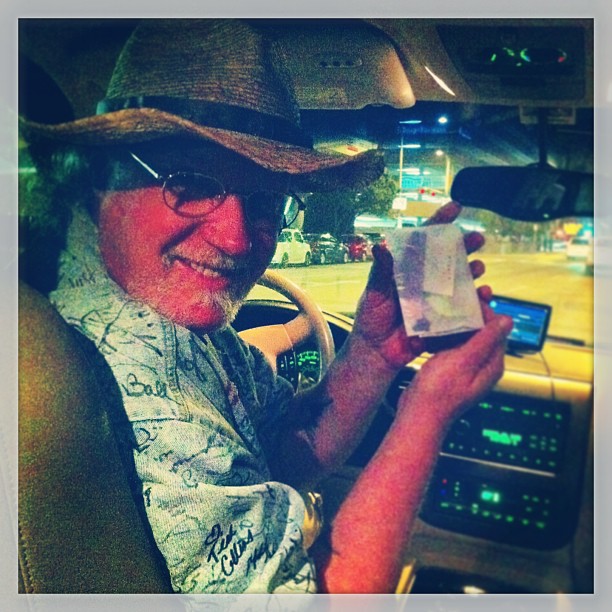 { #SXSW2013} Hippie cool cab driver/chef/"true interactive" Carl in his musician autographs jacket & paper.+ ☆ 「運賃は自分で決めて！」