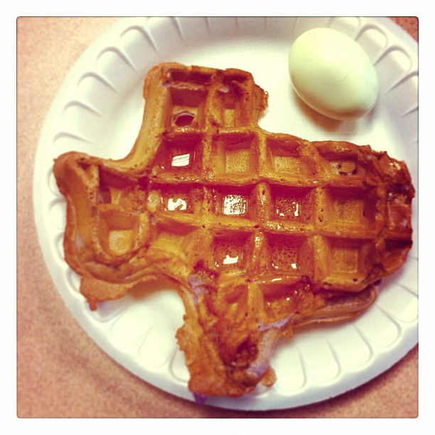 { #SXSW2013} Celebrate the final day of Interactive with Texas-shaped blueberry waffle for breakfast! 
テキサス州の形をしたワッフルでインタラクティブ最終日の朝を祝う☆