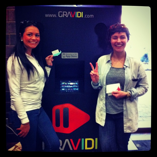 { #SXSW2013} Saw a news blurb on this 2 days ago, & spotted the booth by chance! On right～Claire, experience designer for【iPad app GRAVIDI】 (LA&NY), which lets viewers tap & make new discoveries during the film!
映像に出てくる物事についている目印をタップして、さらなる情報を観ることが出来るiPad用アプリ！→gravidi.com