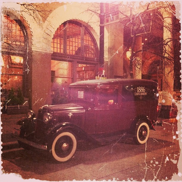 { #SXSW2013} Yet another slip-back-in-time vehicle parked in front of THE DRISKILL☆