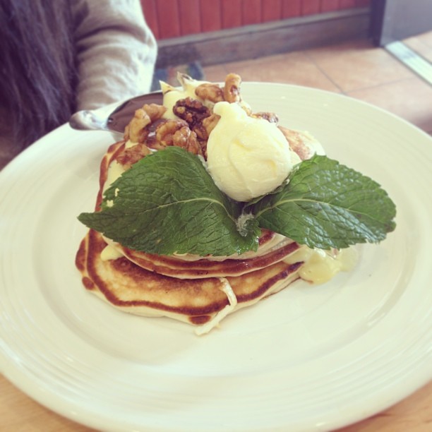 Banana and walnut pancake! Delicious!!