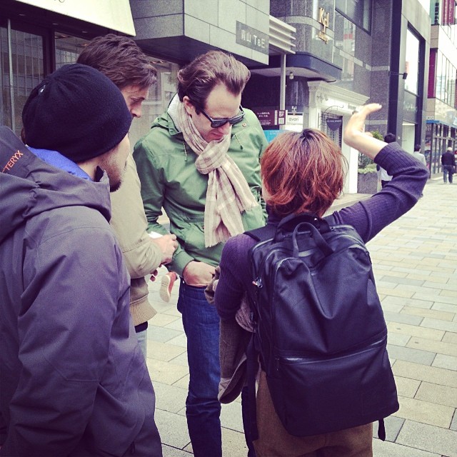 だから、ここは許可とってないから！の説得中
Fun times shooting in Tokyo city :)