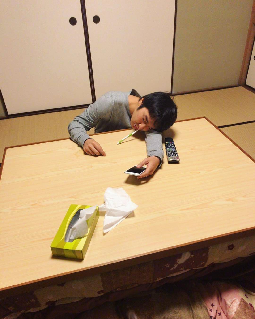 Jun, one of our producers, fell asleep while brushing teeth... Otsukaresama!! 歯磨きしながら寝るプロデューサー… お疲れ様です︎
.
.
.
.
.