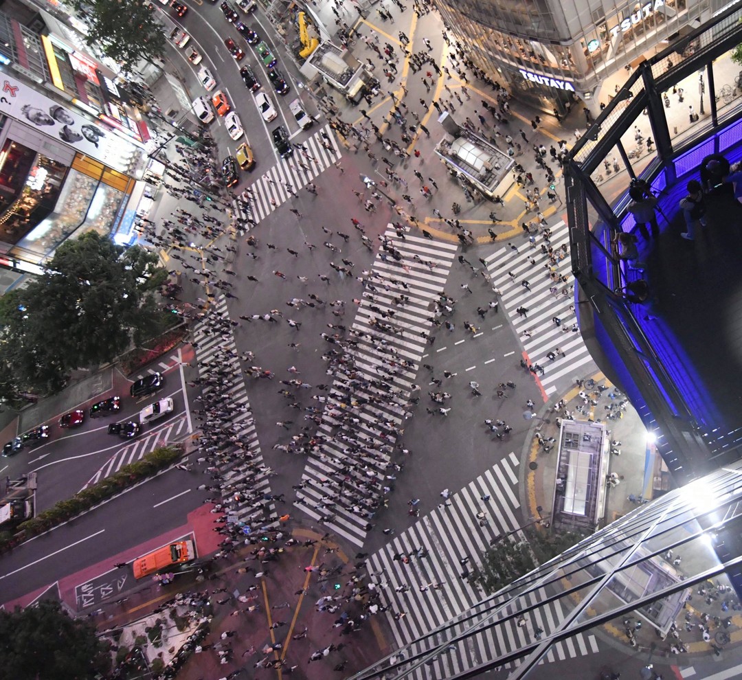 Did you know that you can take a photo from this side of the world famous #Shibuyacrosing?
