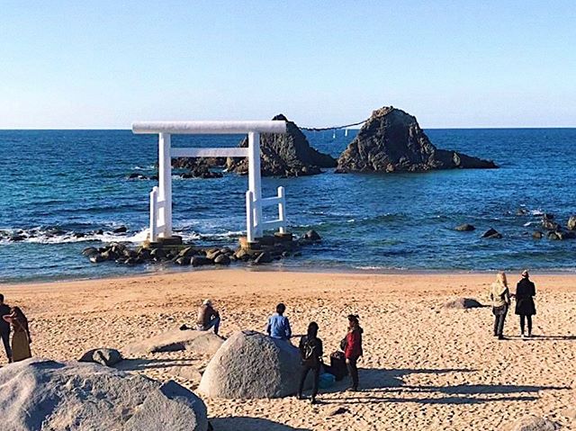 _﻿
Here's this week's update of  #shootinjapan from AOI Global at Sakurai Futamigaura, Itoshima city and Fukuoka prefecture!﻿
﻿
"Married Couple Rock” + White torii gate﻿
﻿
﻿
#aoiglobal  #filmproduction  #productioncompany  #filmmakersworld  #productionservices  #shootinglocation  #filmwork  #filmmakinglife  #onlocationshoot  #weeklyinspiration﻿