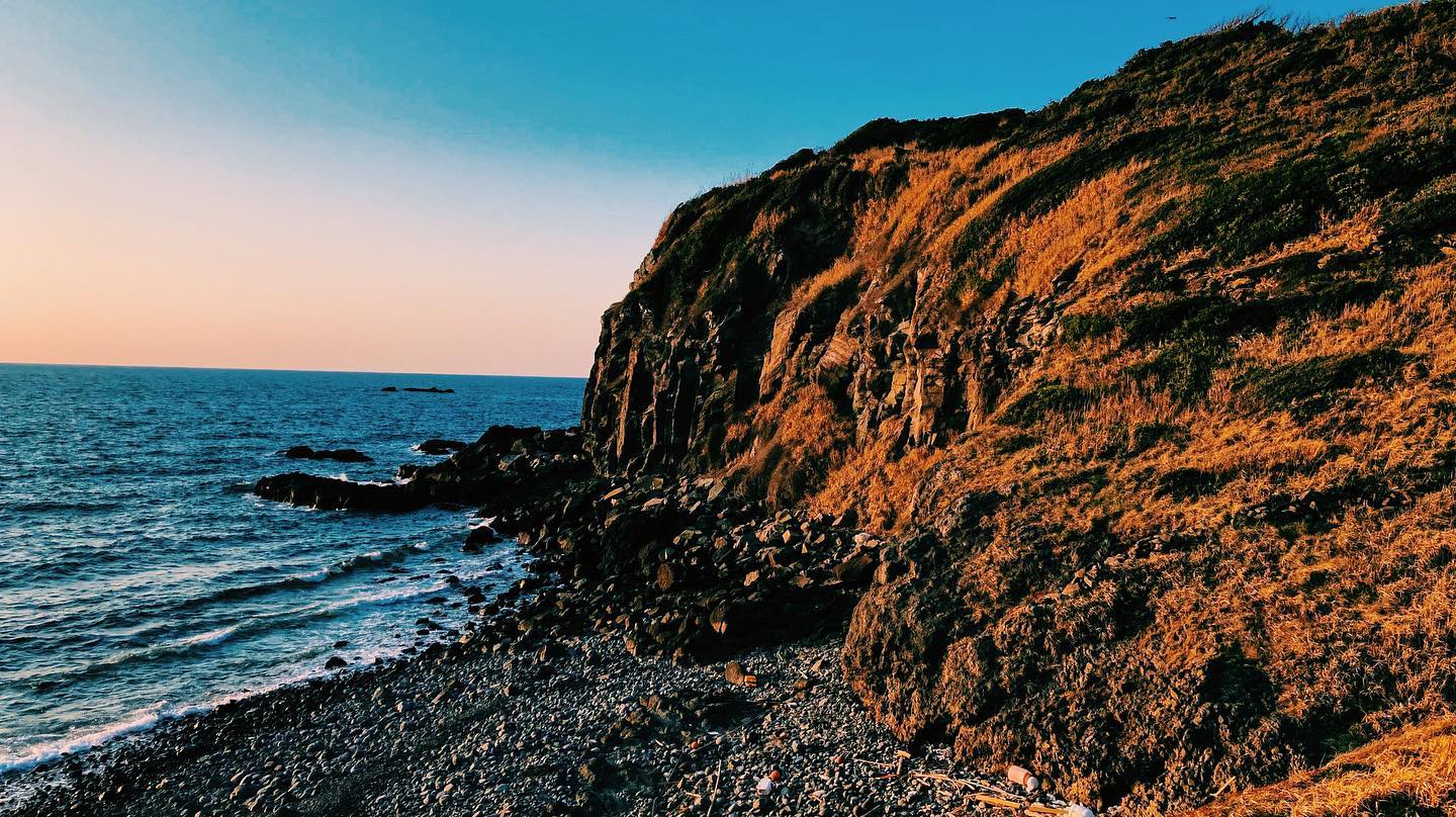 _﻿⁣⁣
Here's this week's update of from AOI Global at Ikitsukishima in Nagasaki prefecture (photo taken pre Covid-19 emergency).
⁣
Ikitsukishima is an island of around 7000 people, located to the northwest of Hiradojima in Nagasaki prefecture. The west side of the island boasts impressive cliffs with naturally formed columns.⁣
⁣
#weeklyinspiration﻿