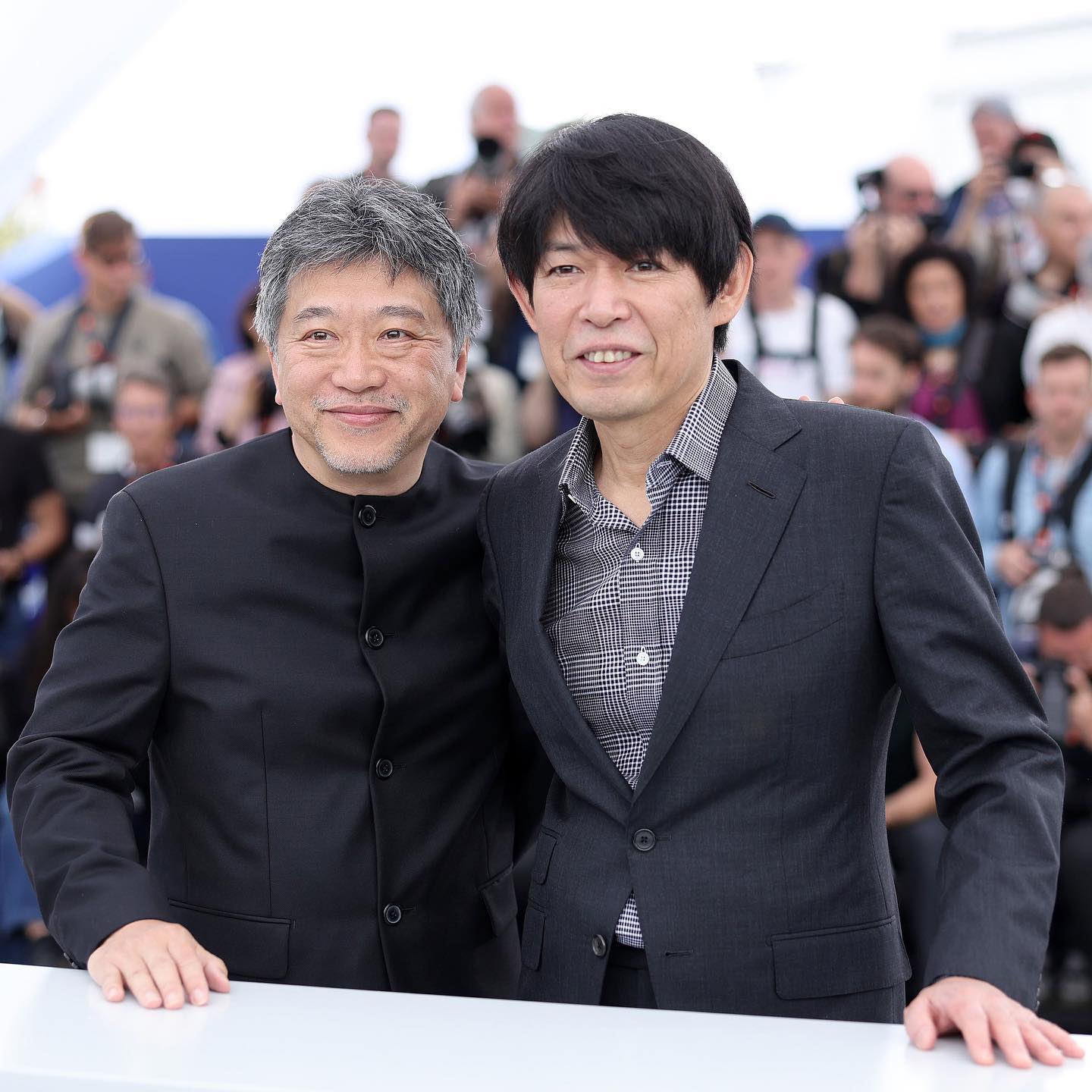 -
Celebrated filmmaker Hirokazu Kore-eda's latest feature film, 𝘒𝘢𝘪𝘣𝘶𝘵𝘴𝘶 ( #Monster), triumphed at the #CannesInternationalFilmFestival @festivaldecannes, garnering two prestigious awards! Yuji Sakamoto's exceptional screenplay was honored with the Best Screenplay award, and the film also made history by clinching Japan's first Queer Palm Award.

2023 Monster Film Committee
・・・
#KoreedaHirokazu  #YujiSakamoto  #Cannes2023 